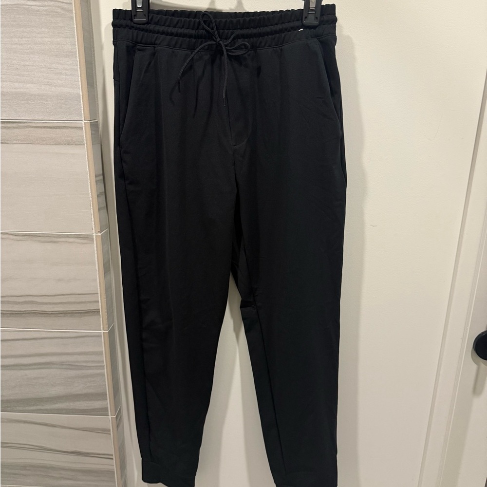 Uniqlo Men’s Black Jogger Pants – Size M